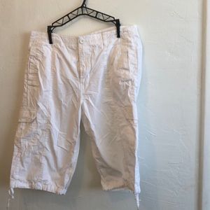 Calvin Klein Men’s light weight/cargo capris